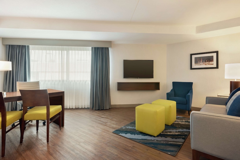 Embassy Suites Indianapolis Downtown 32/75