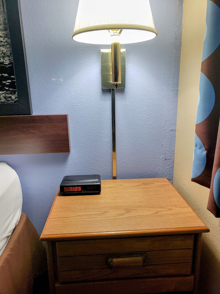 Super 8 by Wyndham Chariton 10/30