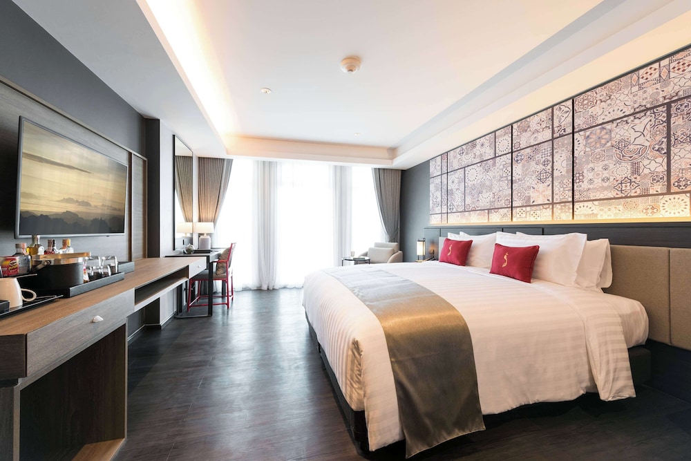 2 BEDROOMS, SUITE