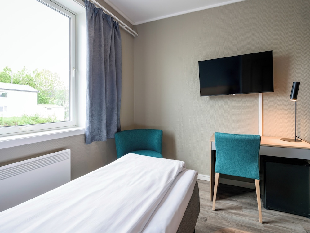 Compact, Single, Single Bed