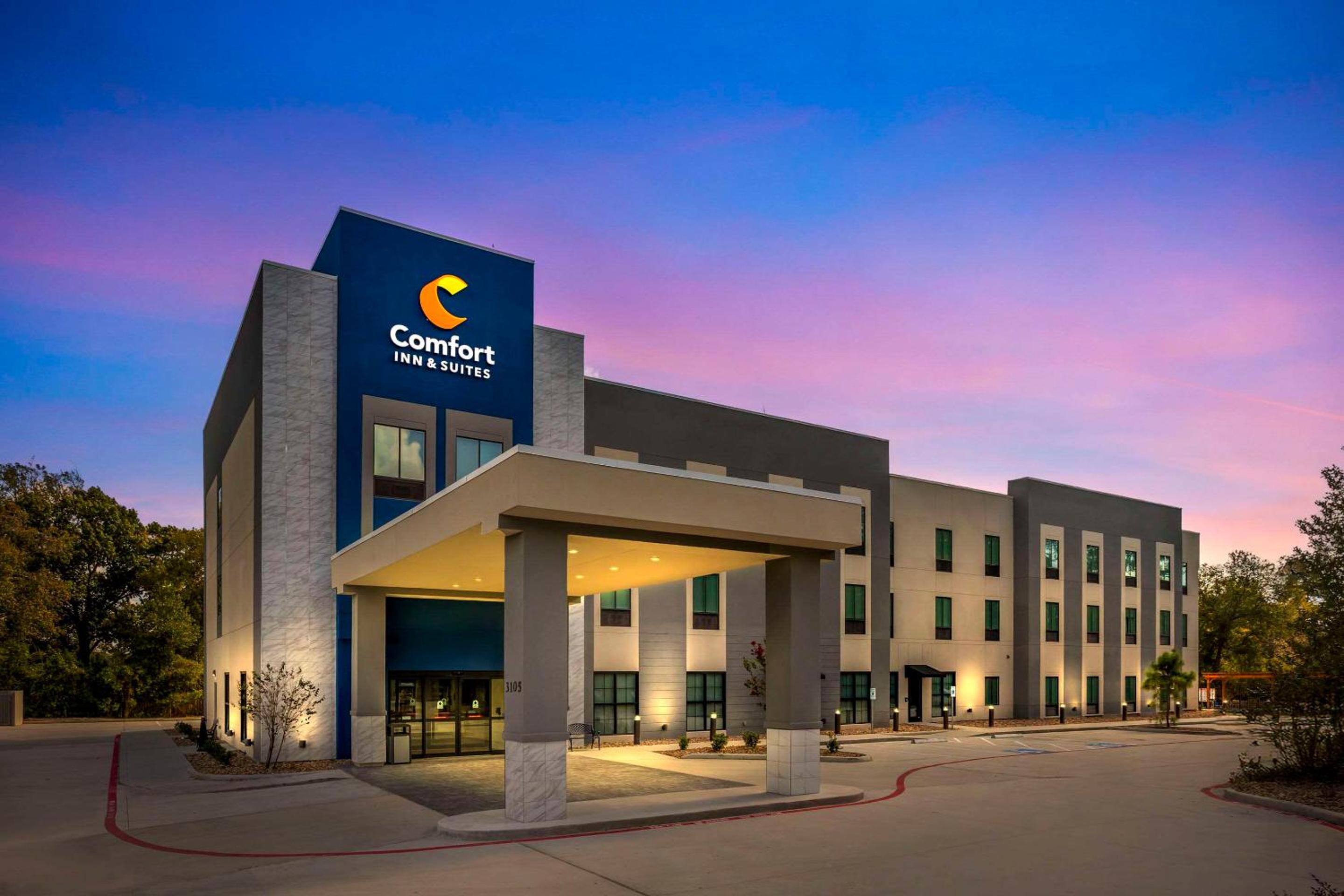 comfort inn and suites huntsville near university