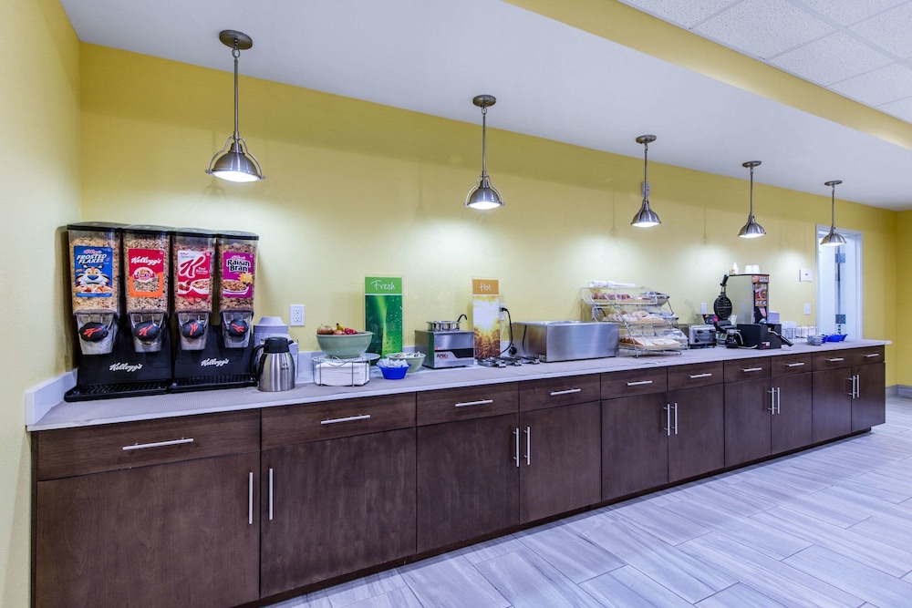 Quality Inn & Suites Carlsbad Caverns Area 15/44