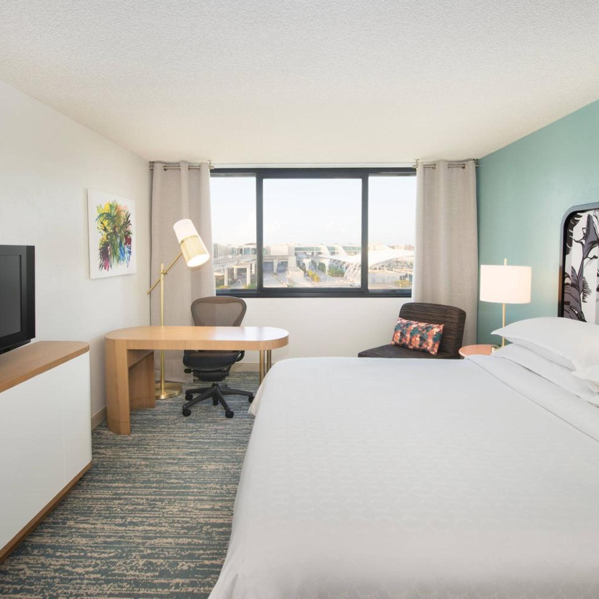 Guest Room, King Bed, Club Floor, Top Floor