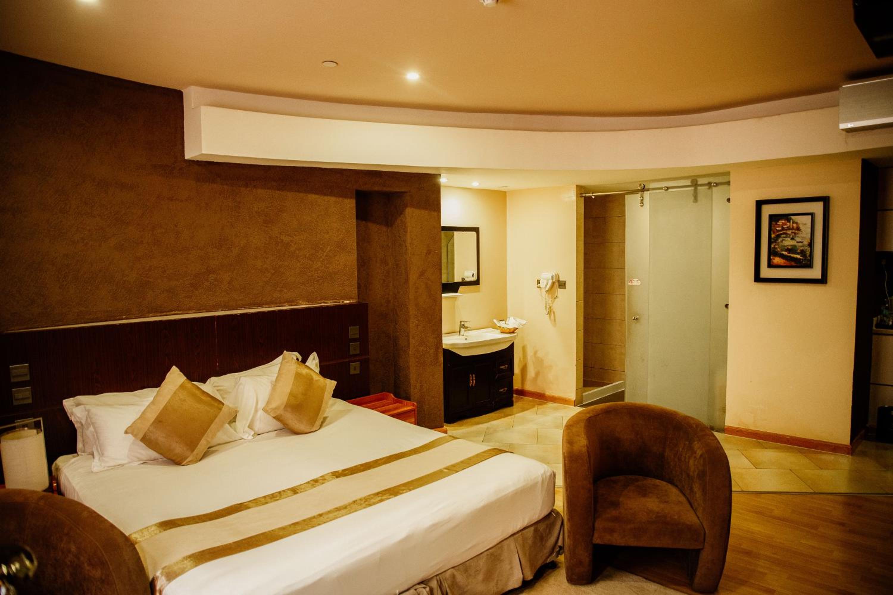 Deluxe Suite