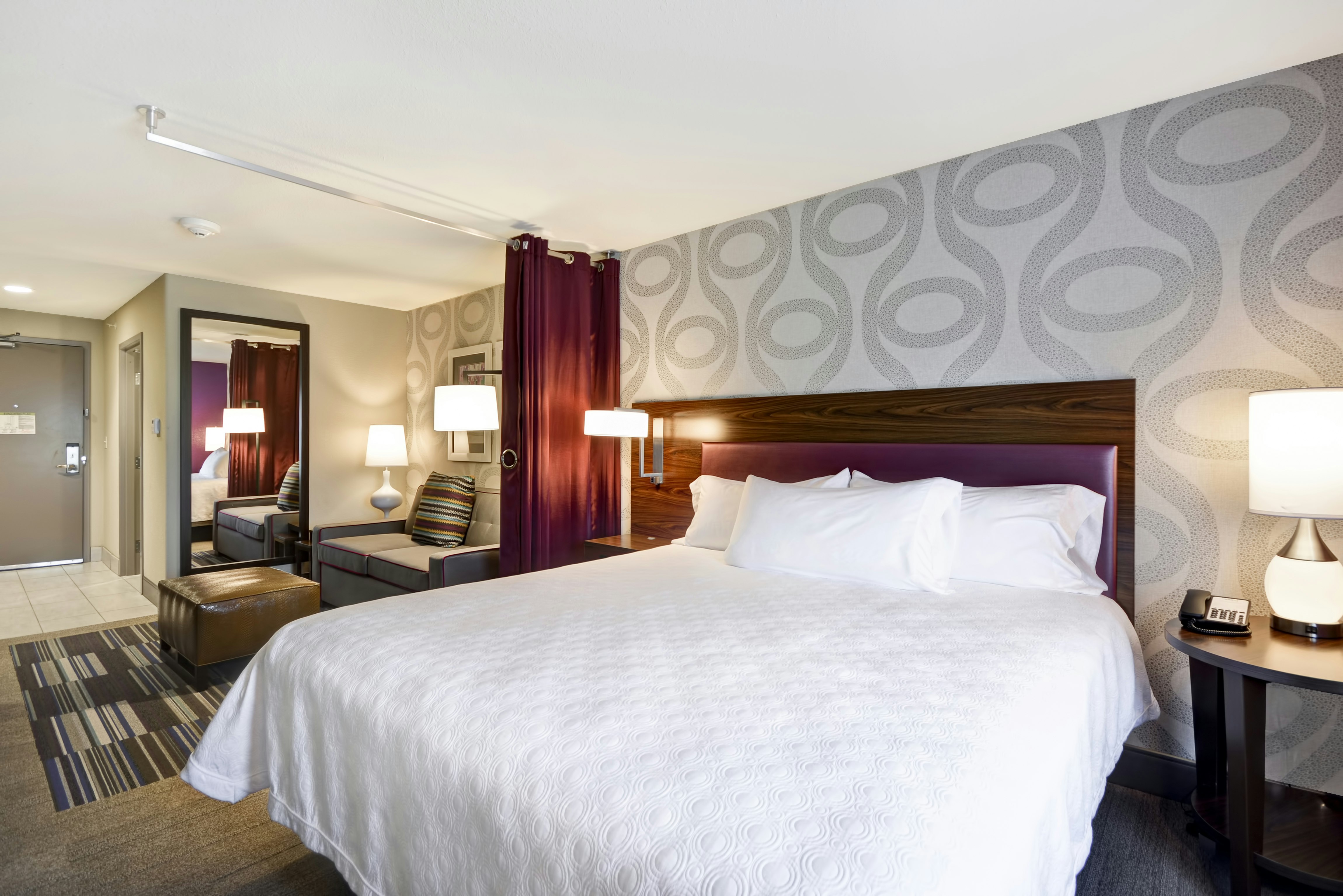 STUDIO, SUITE, KING BED