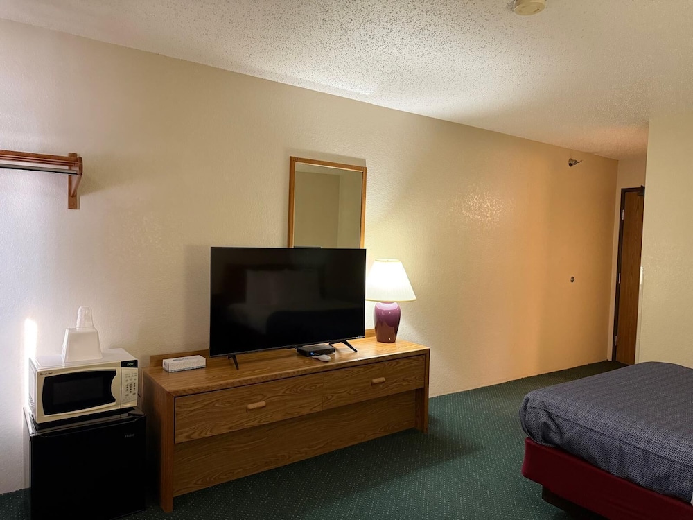 Americas Best Value Inn and Suites-Cassville/Roaring River 34/42