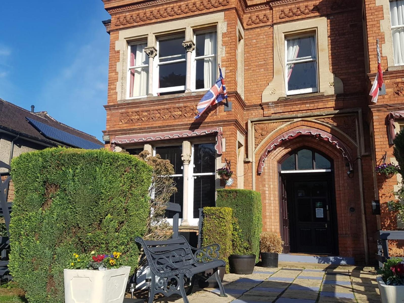 The Lismore Hotel 4/24