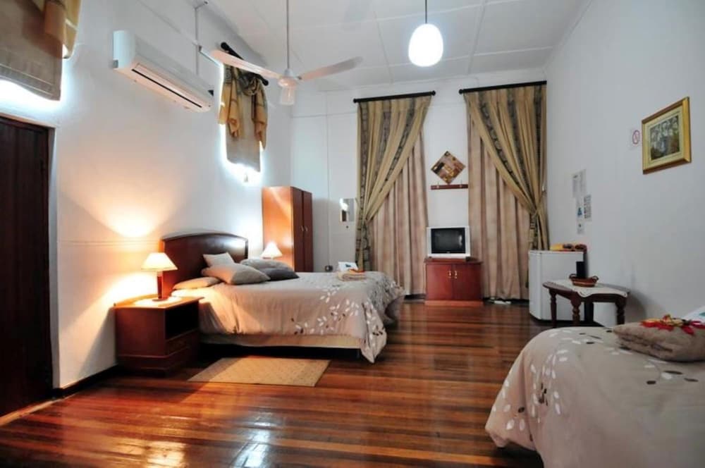 Oasis Country Lodge 7/36