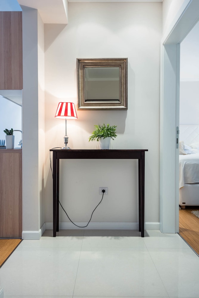 Meridien Luxury Apartments 7/50