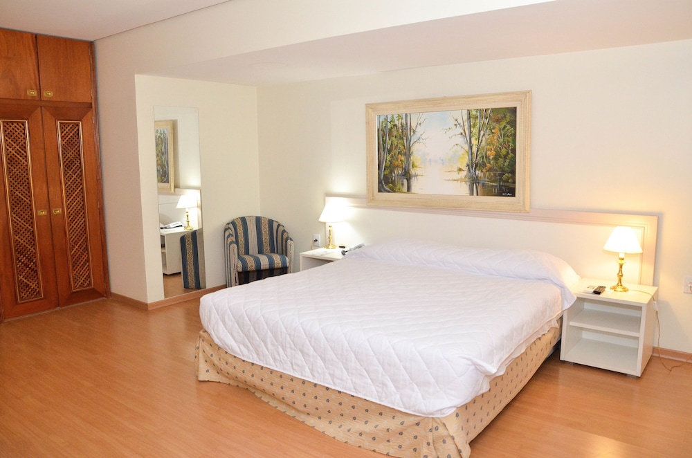 Hotel Embaixador 22/76