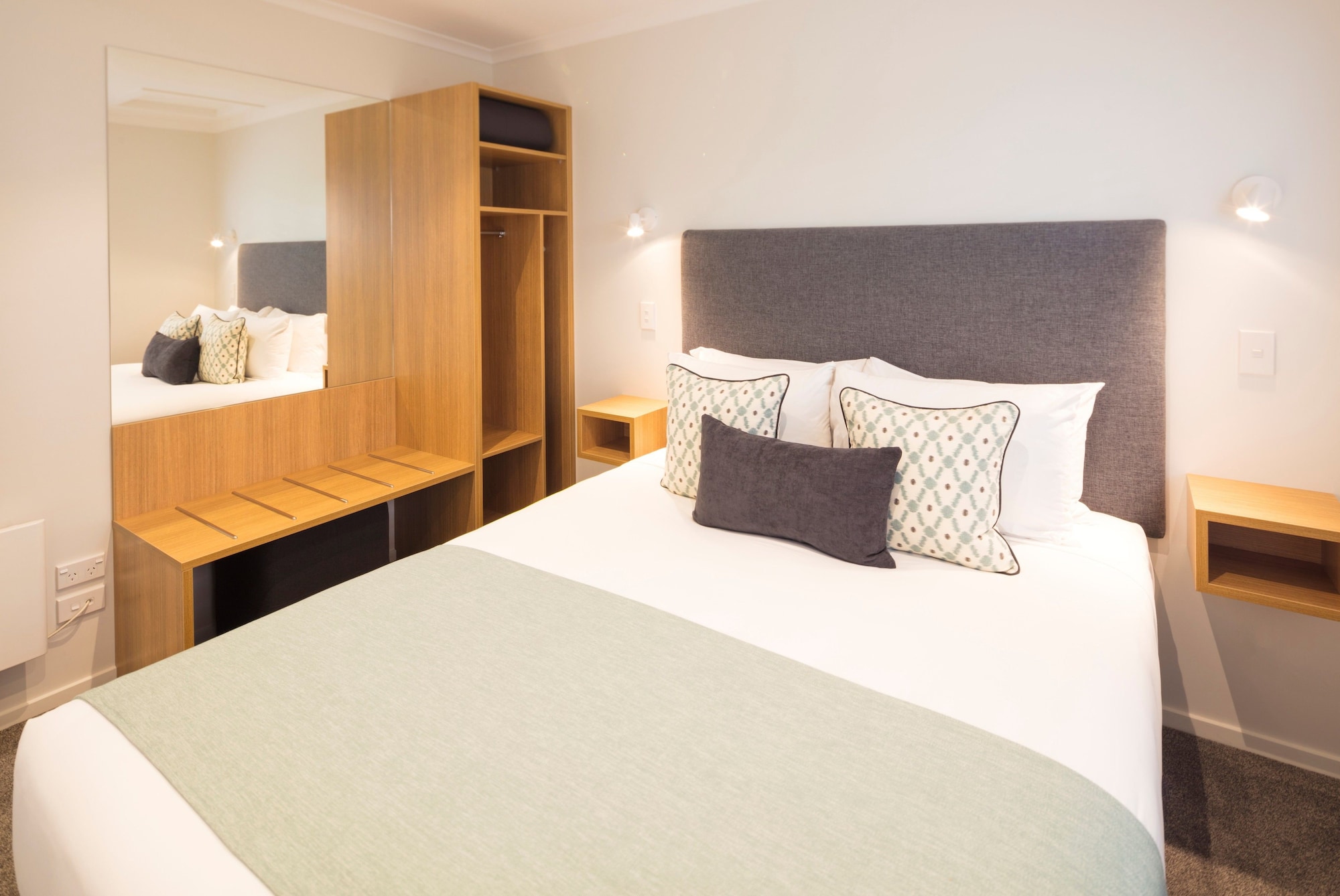 DELUXE, STUDIO, QUEEN BED