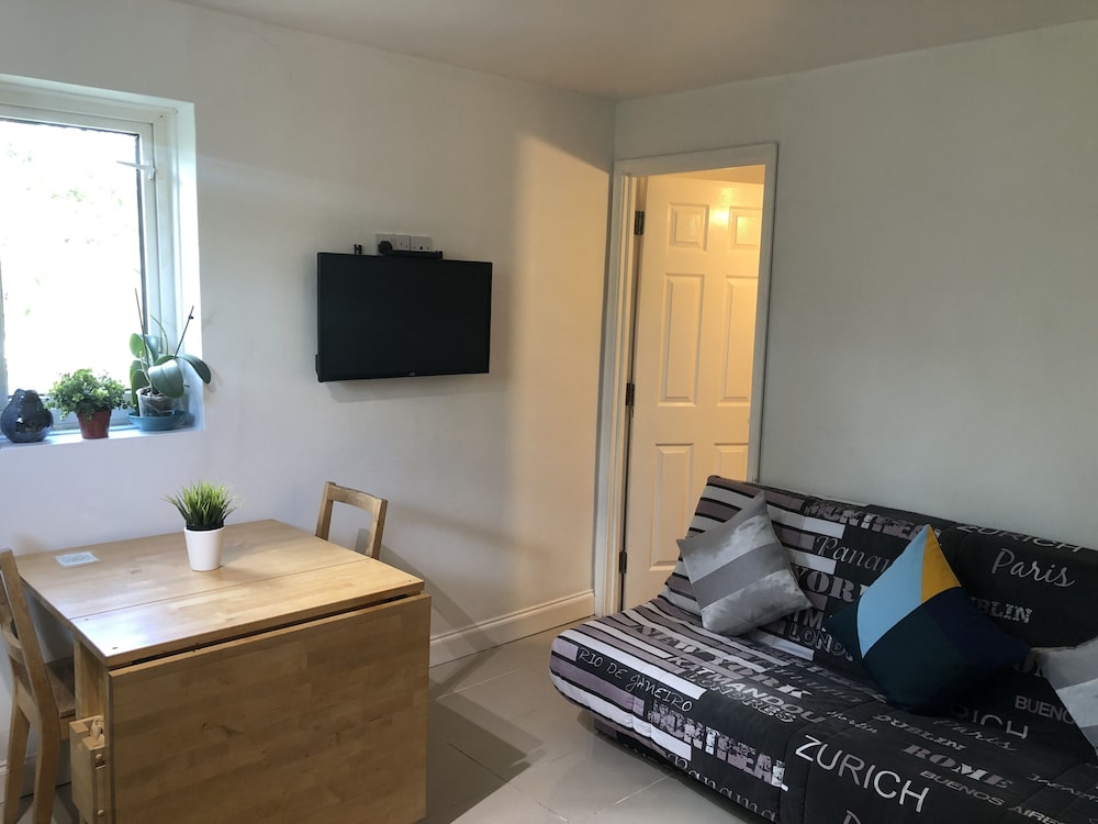 Apple House Guest House Heathrow Airport 24/31