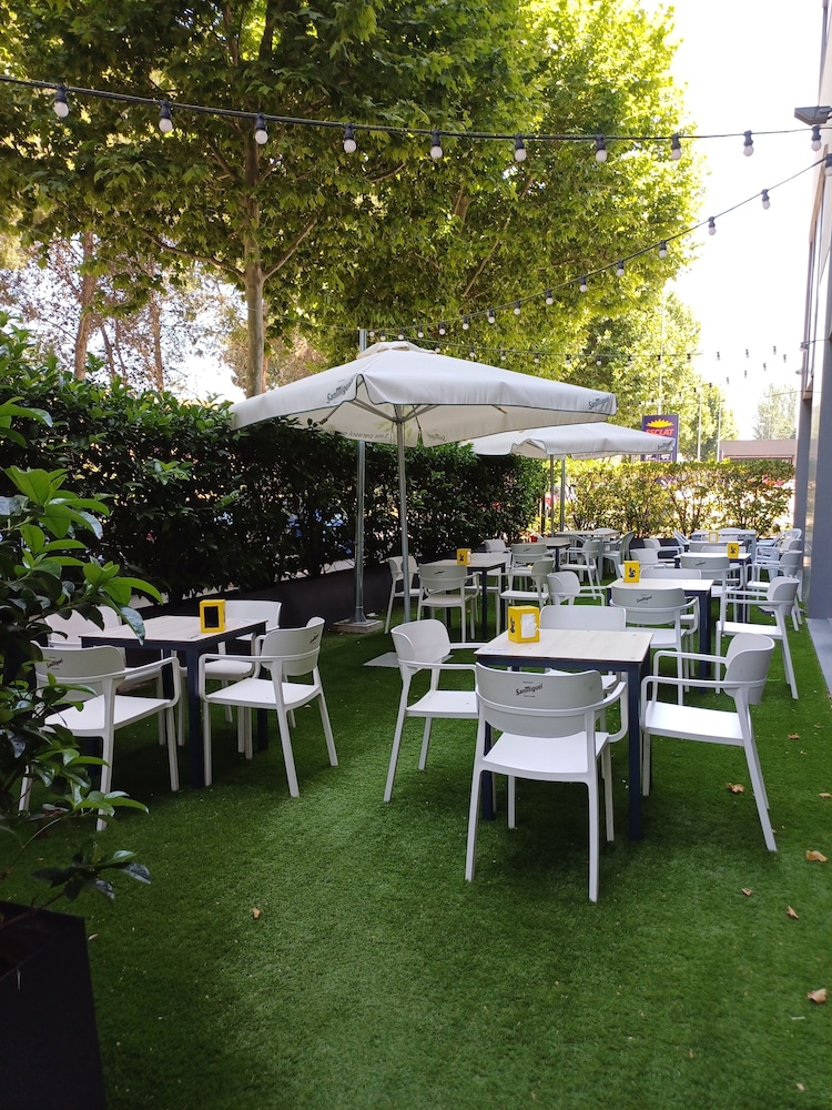 Ibis Barcelona Mollet 70/76