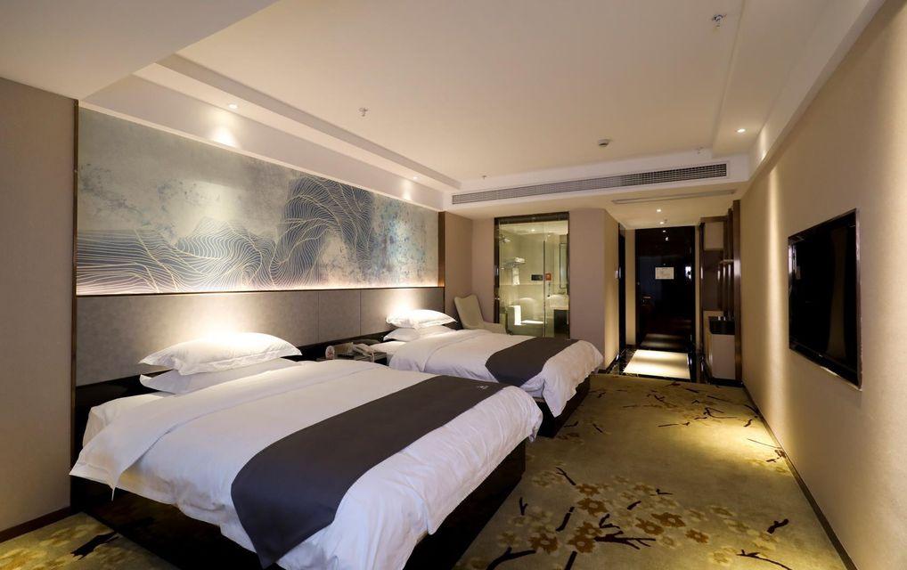 Feature, 2 Queen Beds