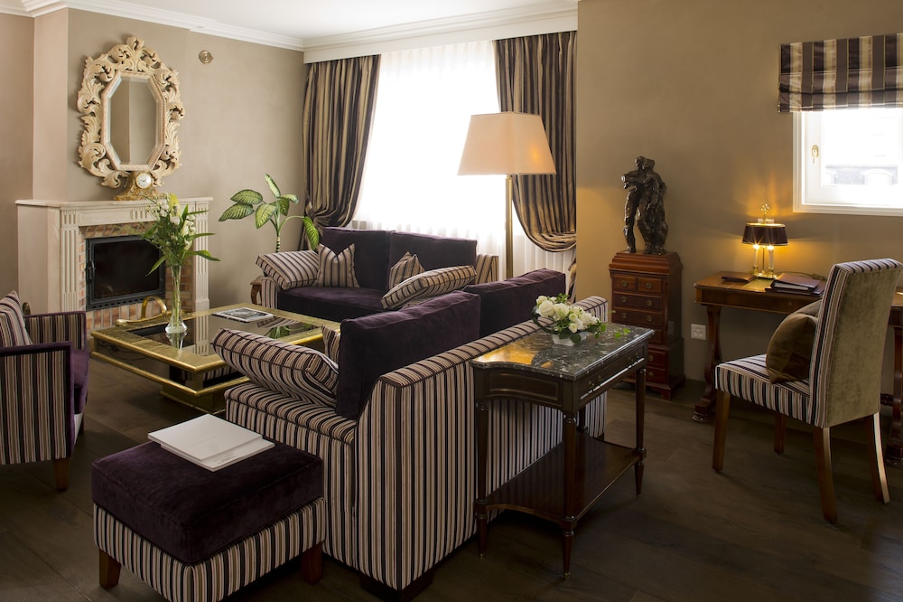 Hotel de La Cigogne Geneva 53/69