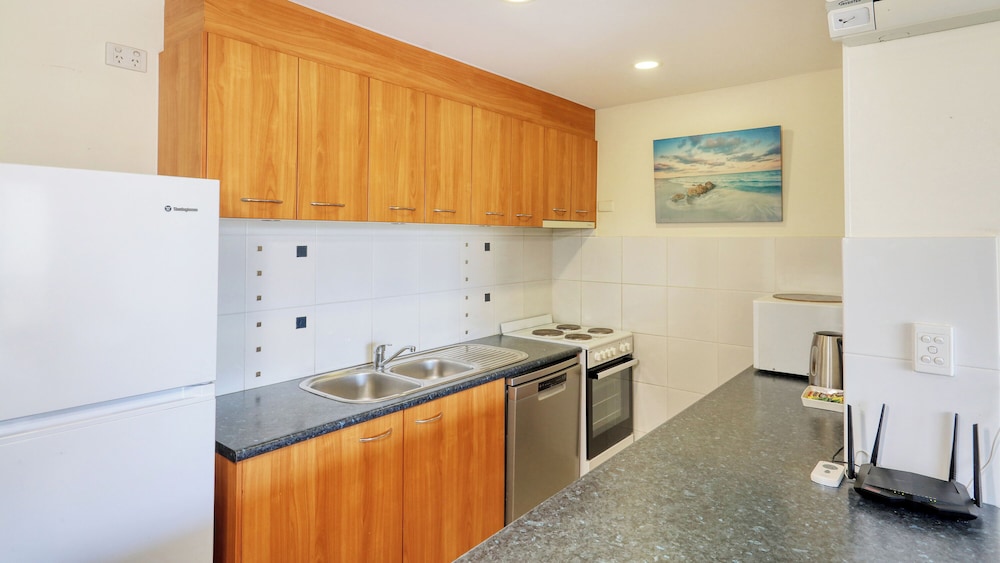 MERRIMA COURT HOLIDAY APARTMENTS 8/74