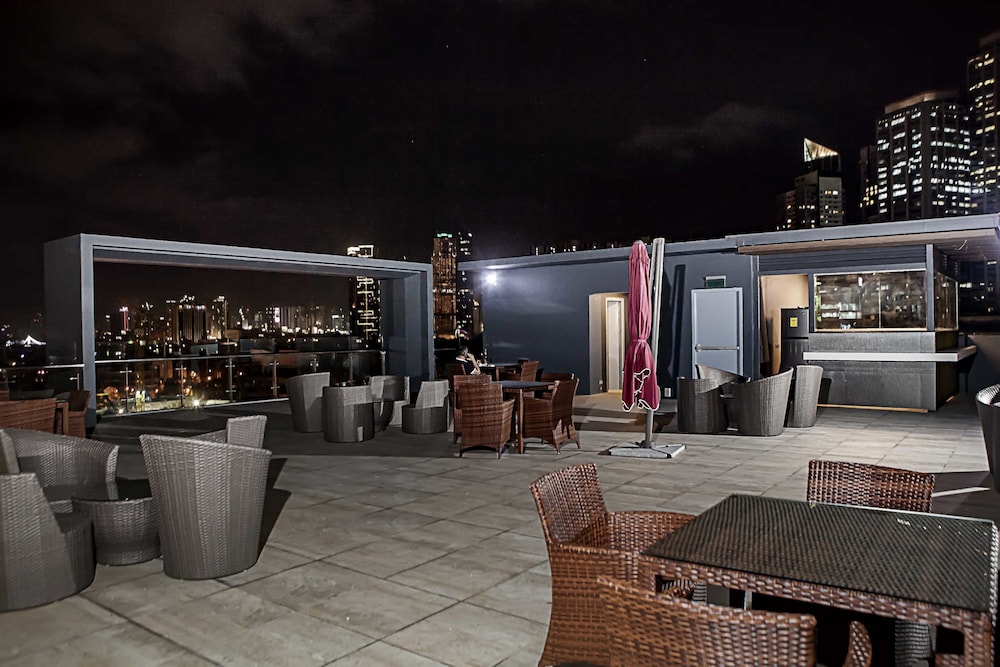 Ramada Encore by Wyndham Makati 34/50