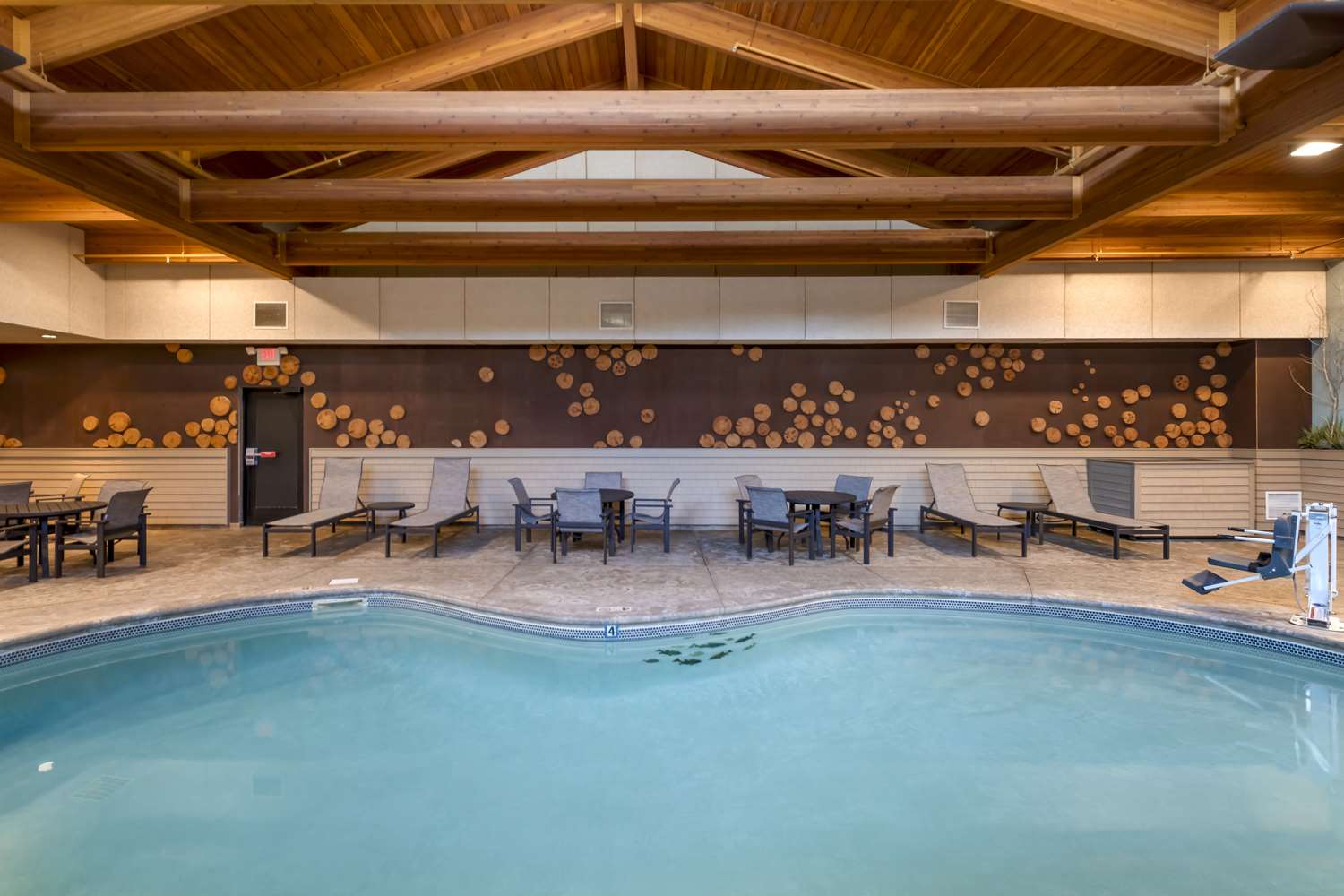 Best Western Premier The Lodge On Lake Detroit 18/35