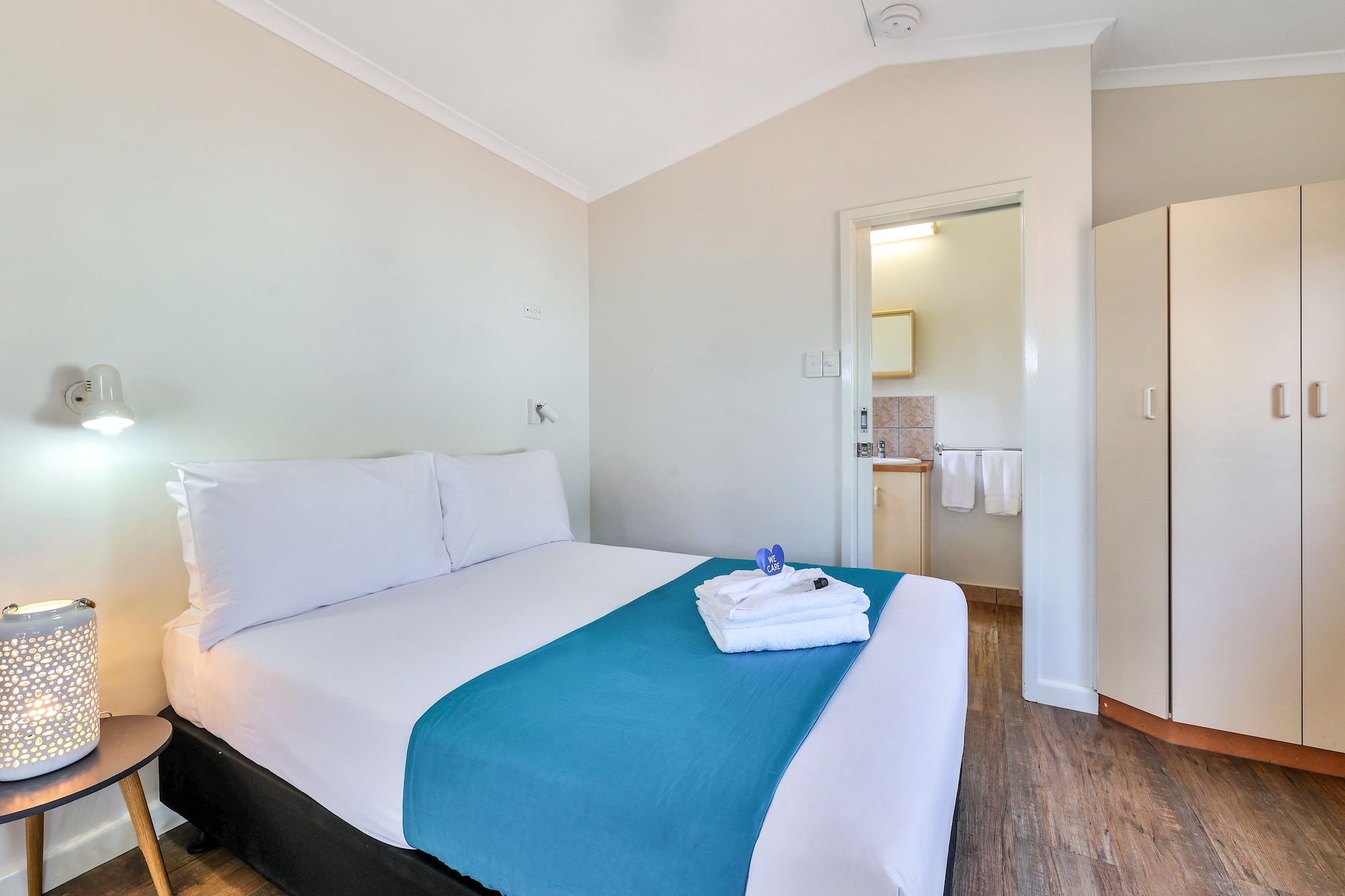 RESORT, EXECUTIVE, CABIN, DOUBLE BED