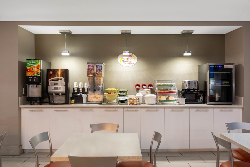 Super 8 by Wyndham Ottawa 21/26