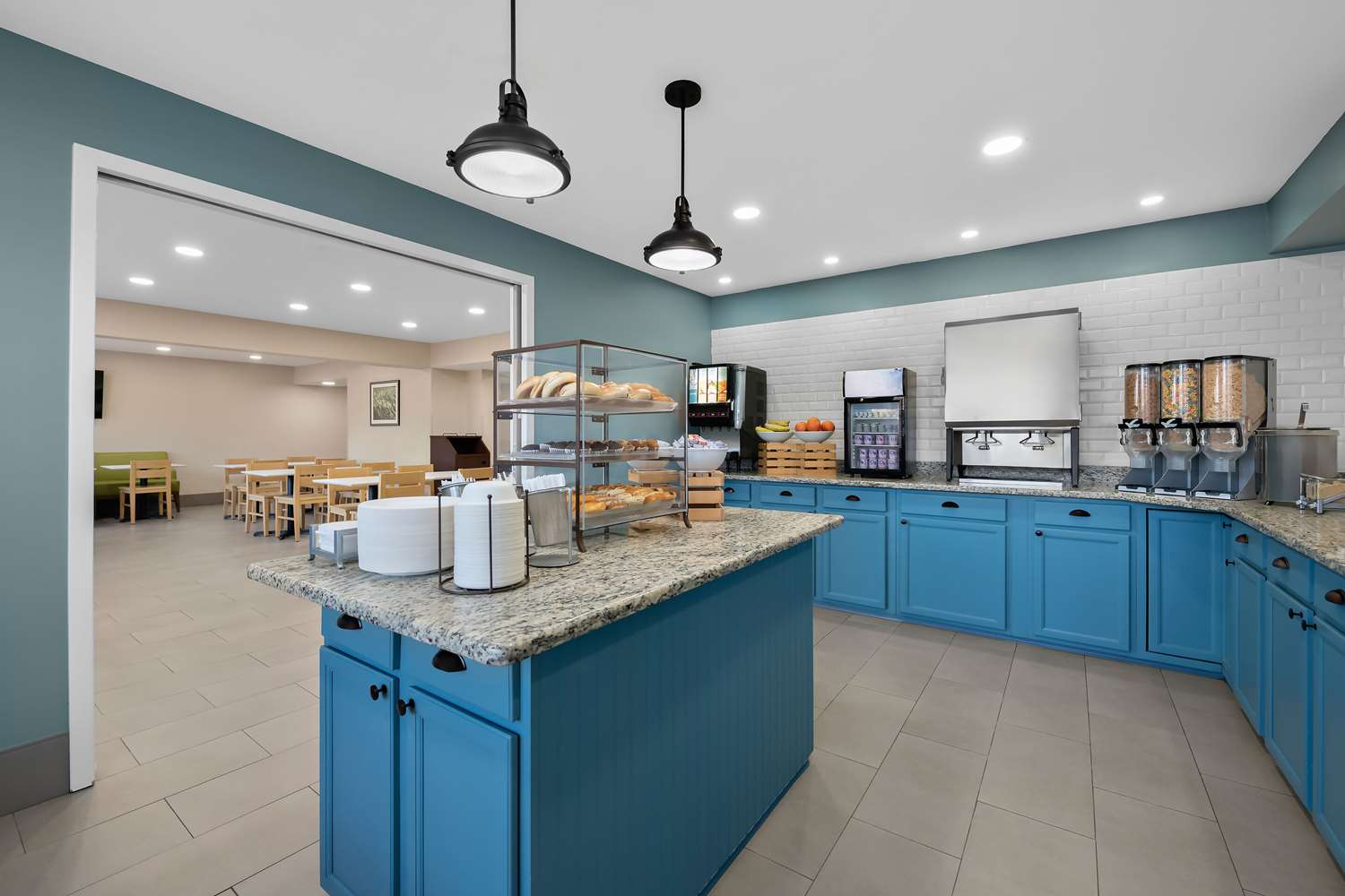 Country Inn and Suites by Radisson Coon Rapids MN 23/32