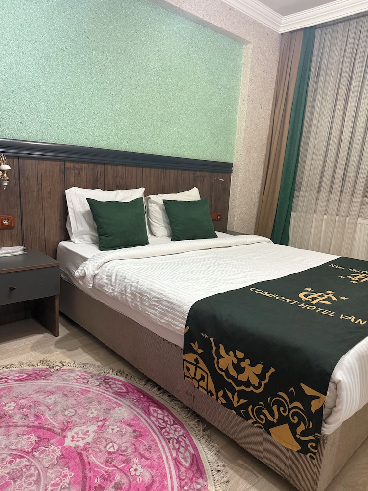 Comfort Suites Hotel 15/50
