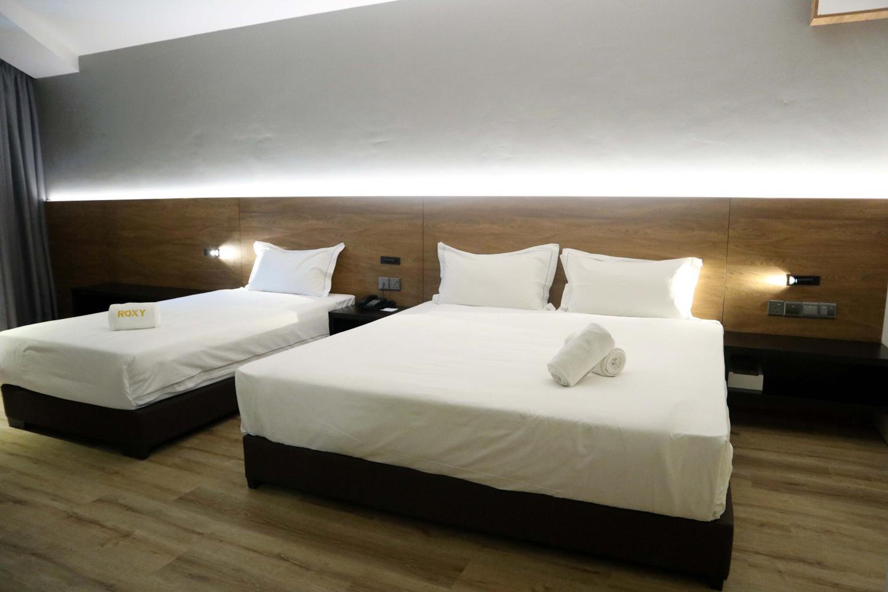 غرفة ديلوكس ثلاثية، Roxy Hotel Padungan 3/8
