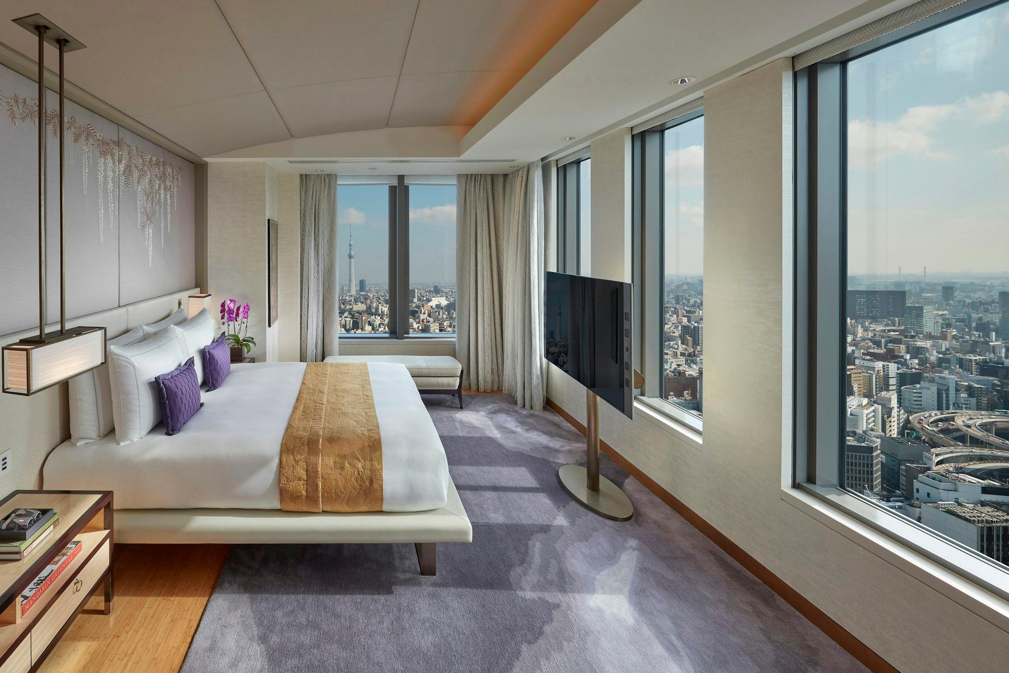 2 Bedrooms, Mandarin, Suite, King and Twin Beds, Corner