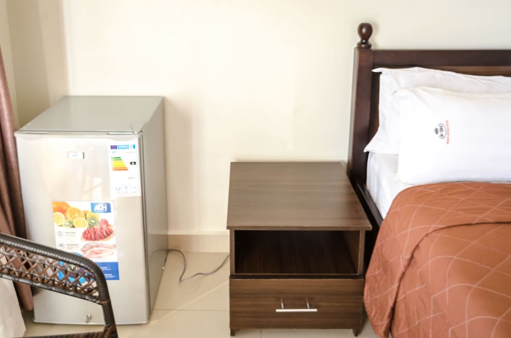 Marie S Royale Hotel 50/50