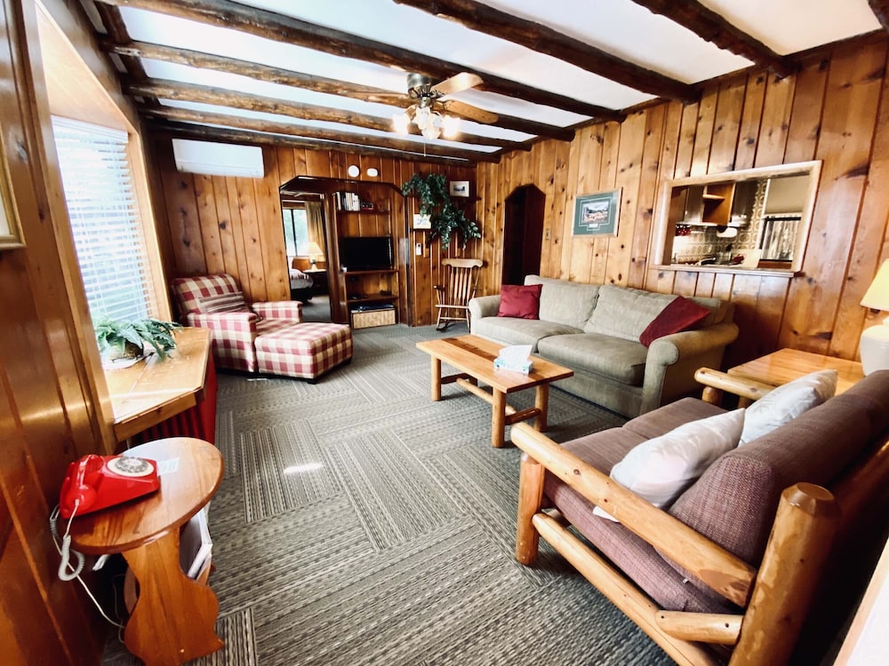 Foot of the Mountain Motel 42/71