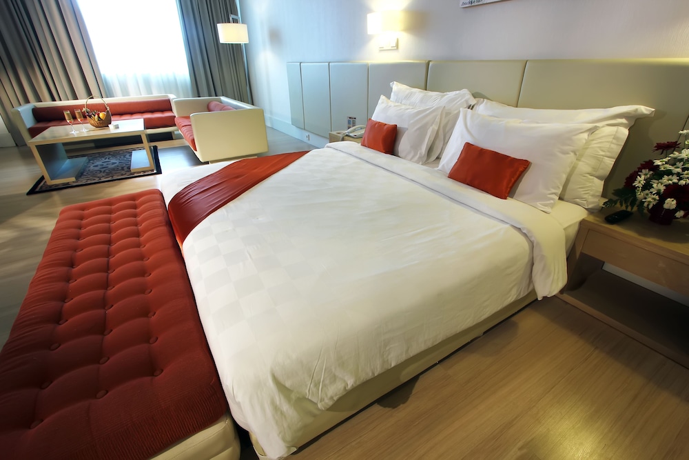 Grand Jatra Hotel 13/70