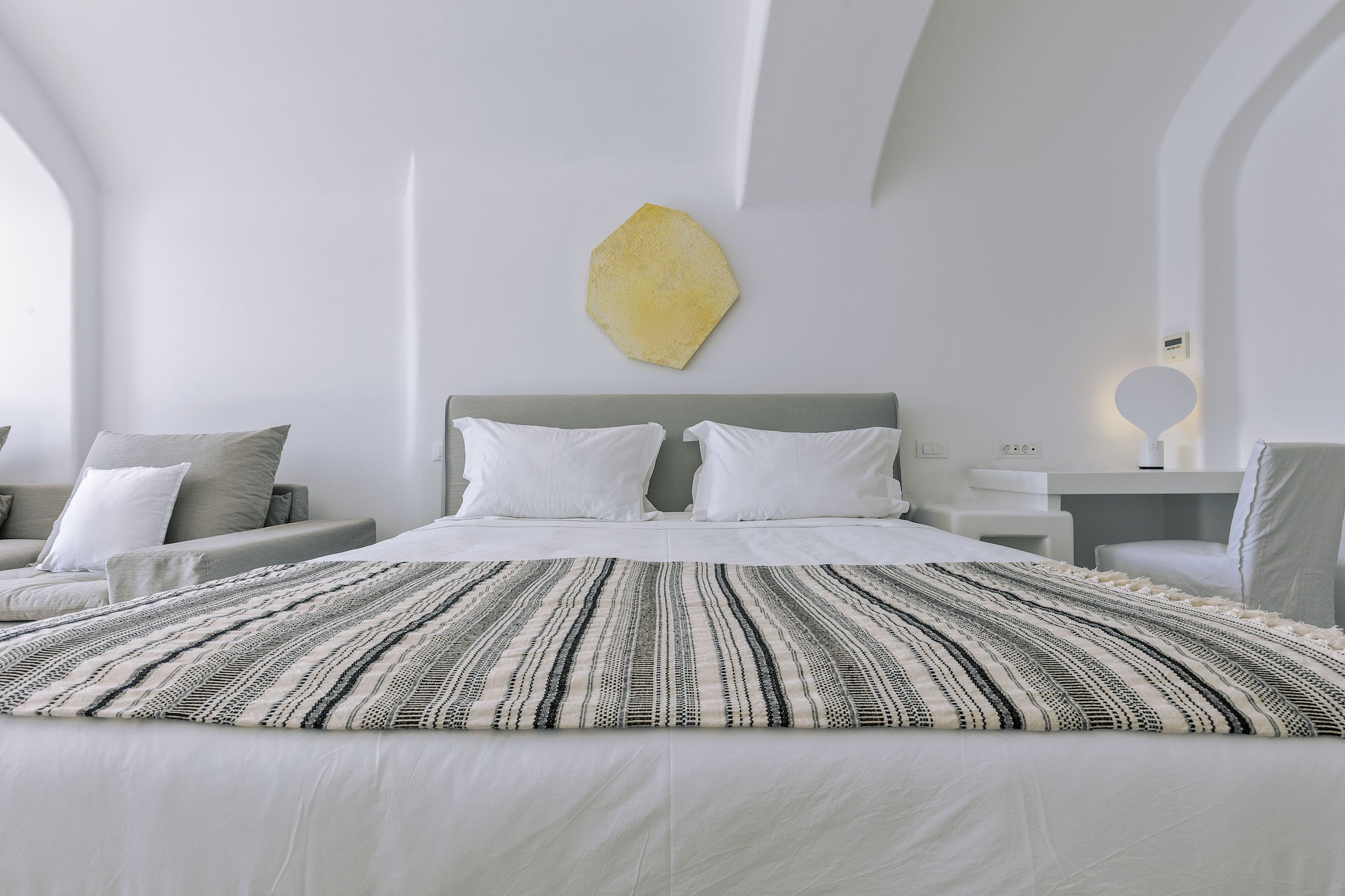 Senior, Studio, Suite, King Bed, Pool View, Sofa