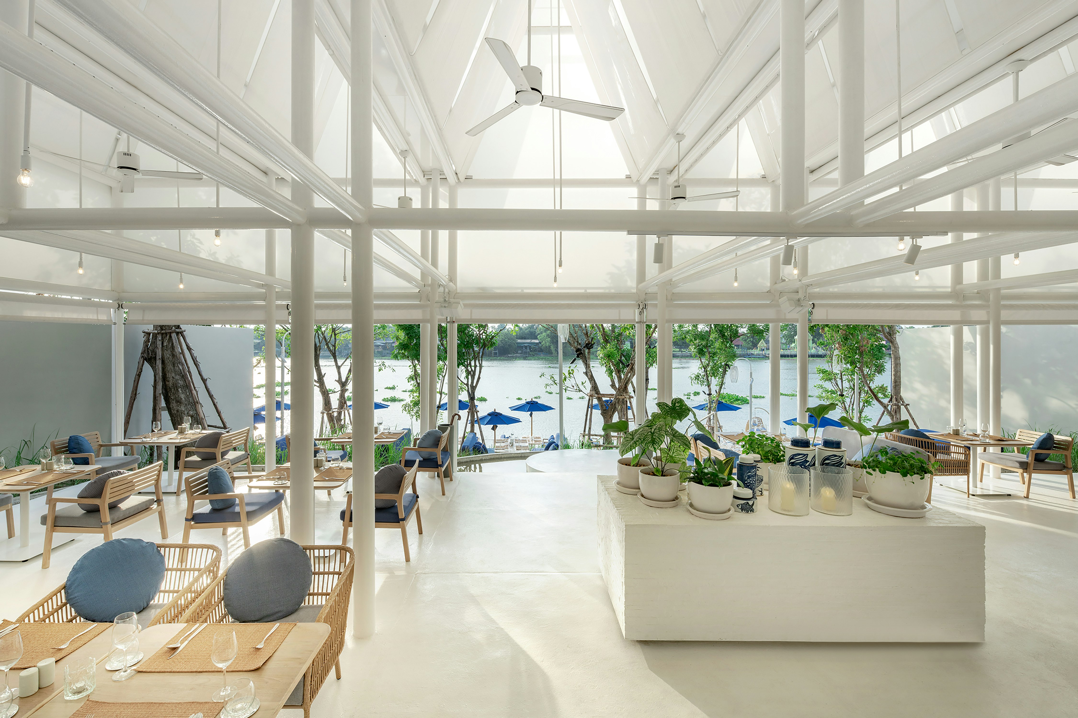 Sala Bang Pa In 15/26