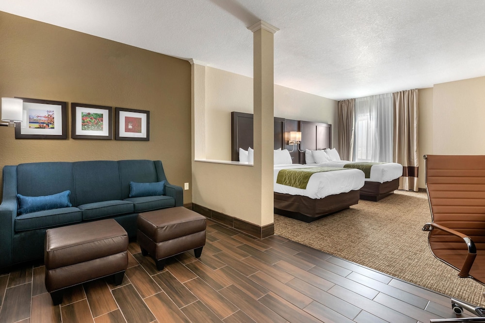 Comfort Inn & Suites Cedar Rapids Cid Eastern Iowa Airport 33/44