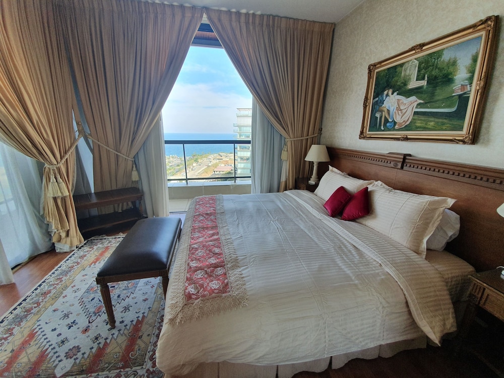 Holiday Home Suites 13/48