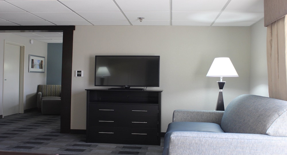 Holiday Inn Express Forsyth 34/42
