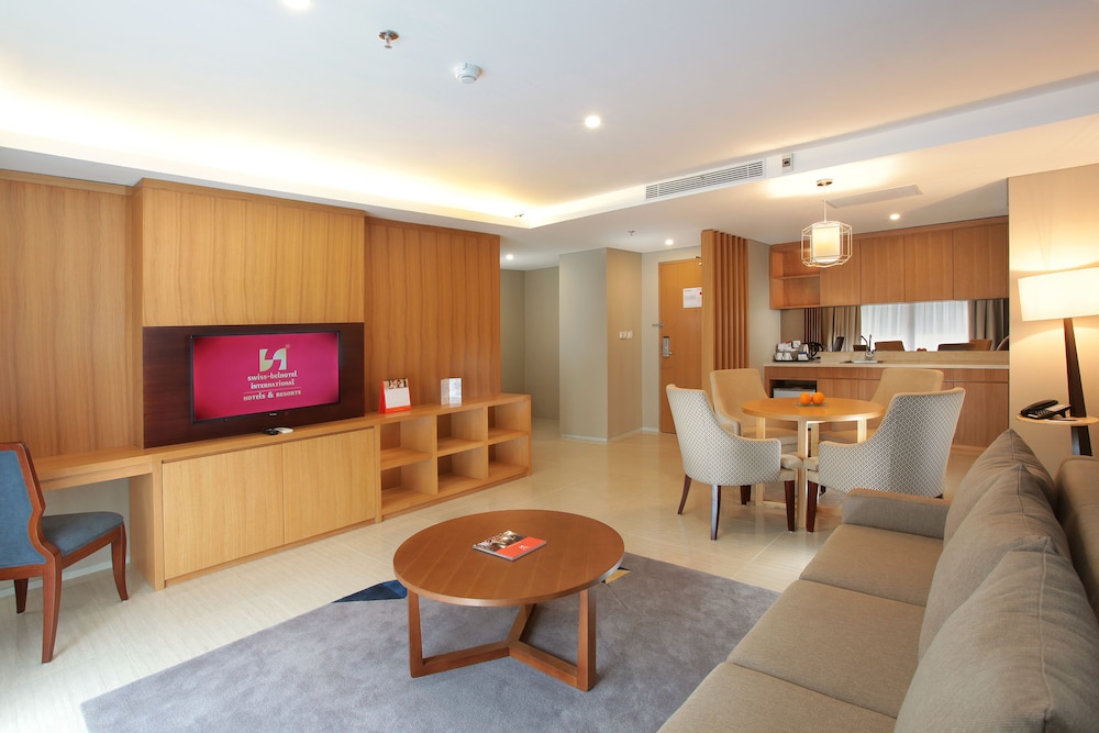 Swiss-Belhotel Pondok Indah 49/69