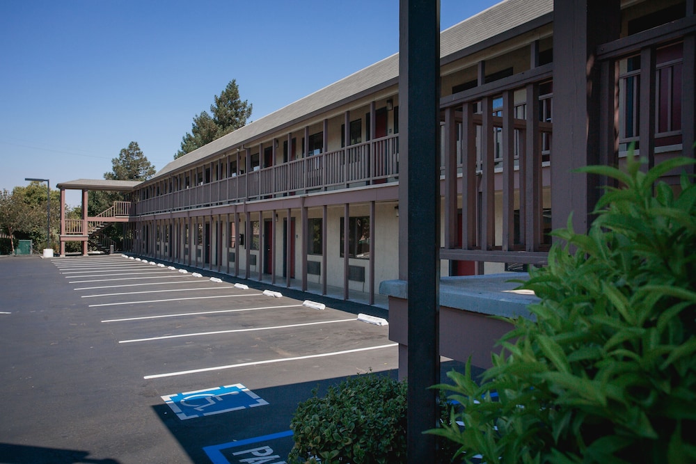 Alura Inn 2/25