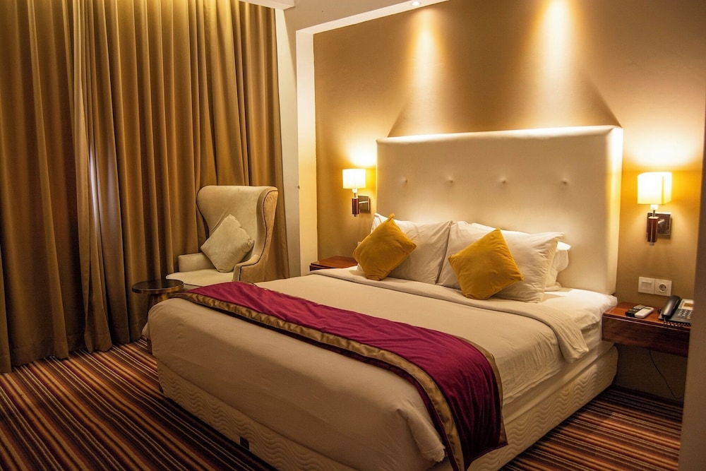 DELUXE, DOUBLE BED