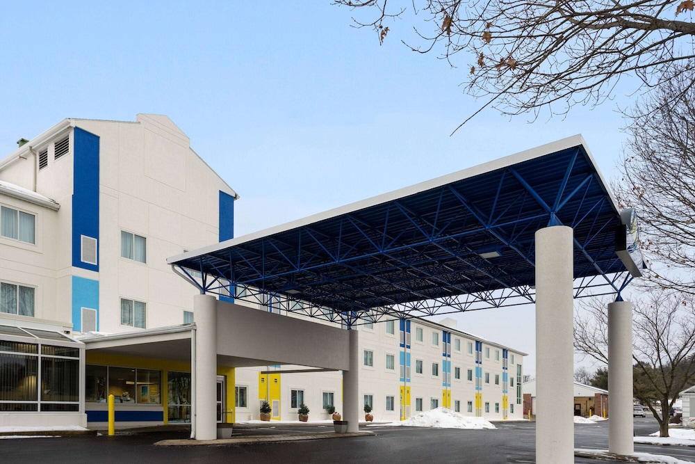 Days Inn by Wyndham Penn State 2/50