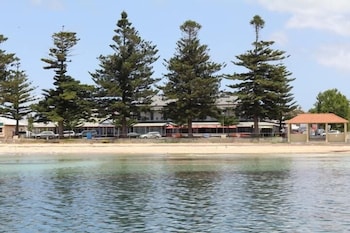 Grand Tasman Hotel 60/65
