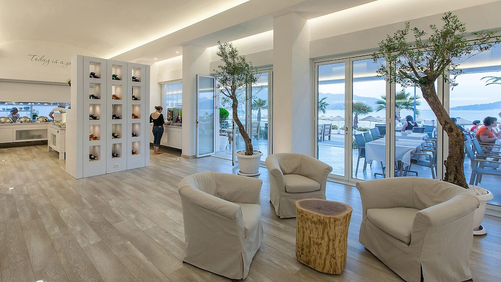 The Beachfront Hotel - Adults Only +16 20/49
