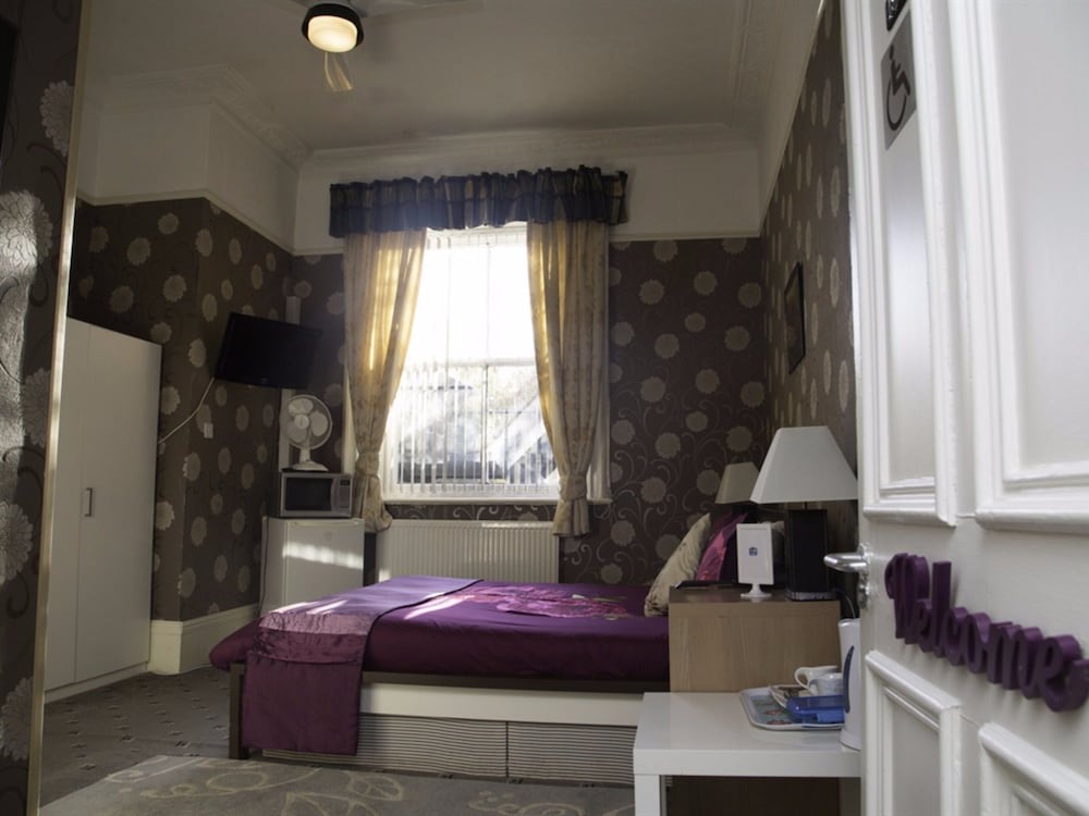 Ashfield Hotel 28/55