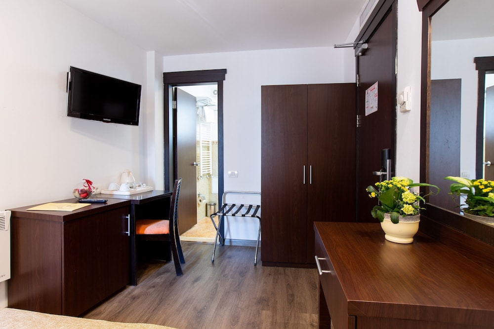 Hotel Duke Armeneasca 45/65