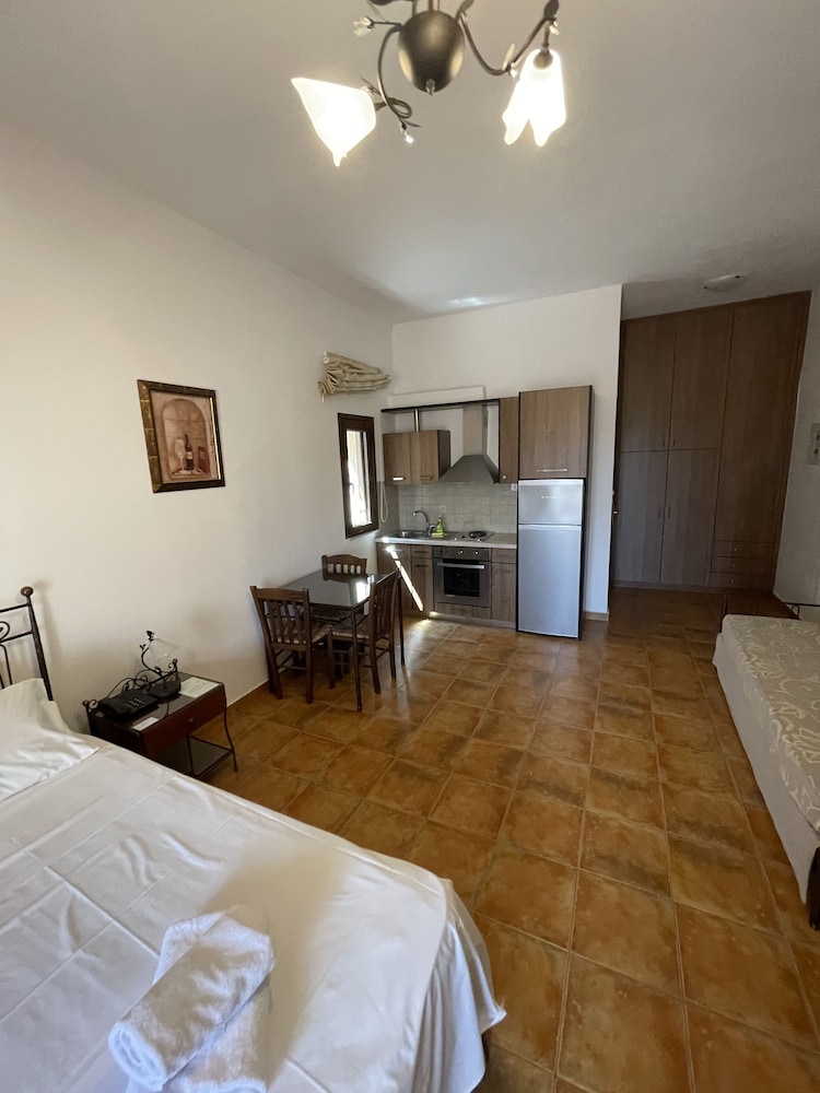 Vathi Hotel 9/50