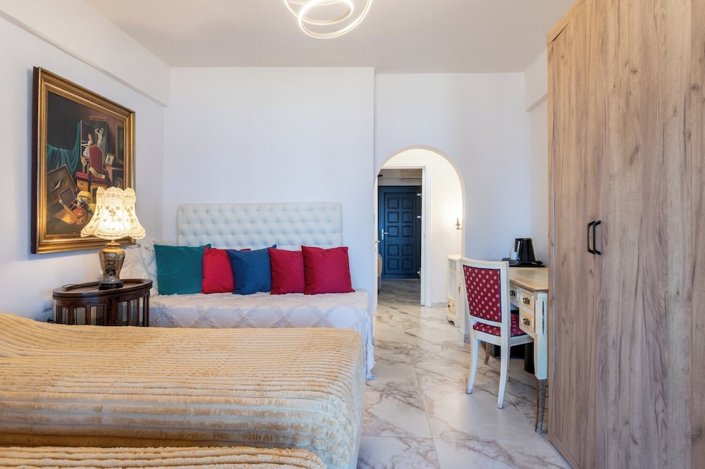Assa Maris Beach Hotel 84/108