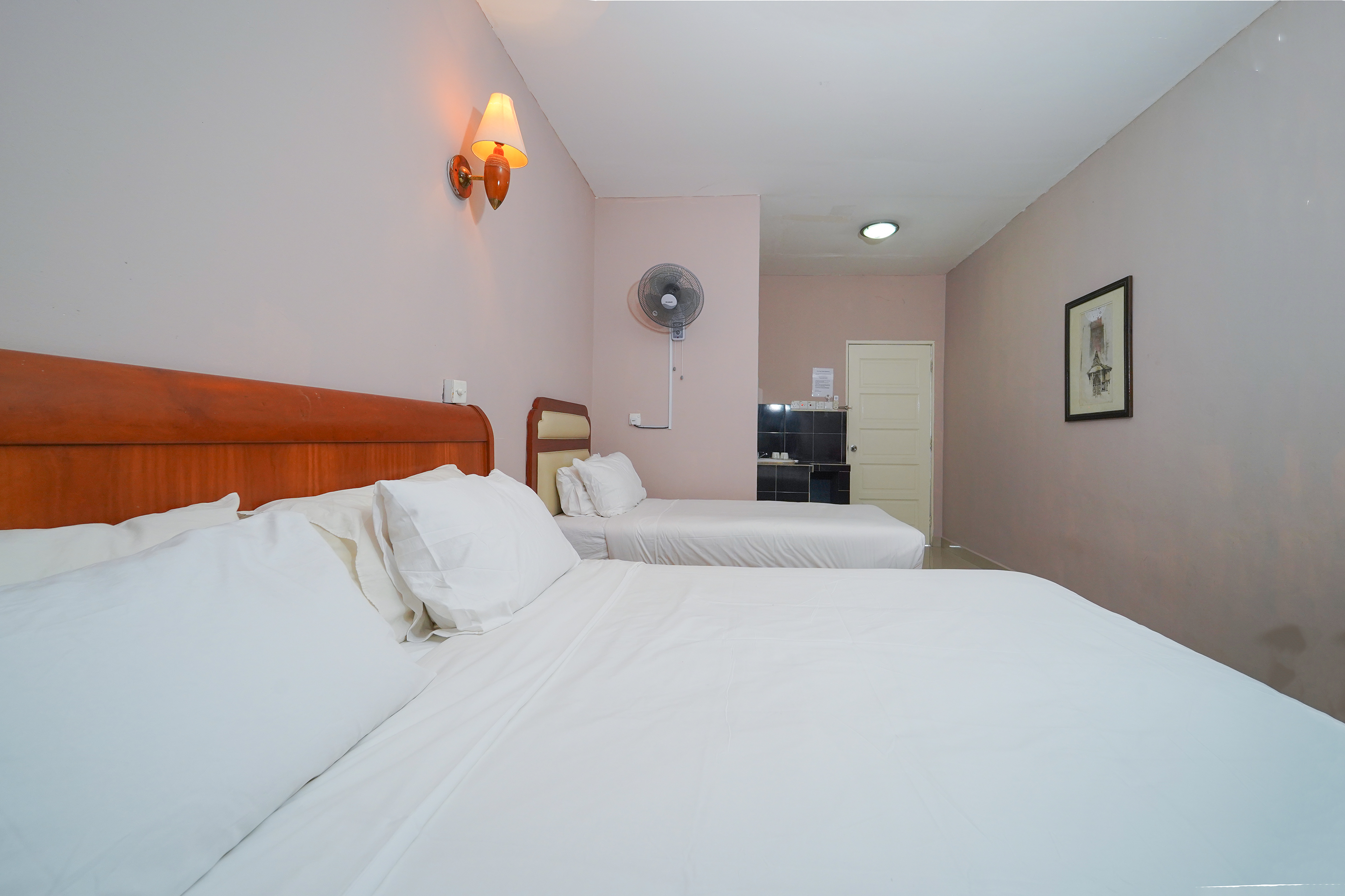 Mila Motel 2 14/31