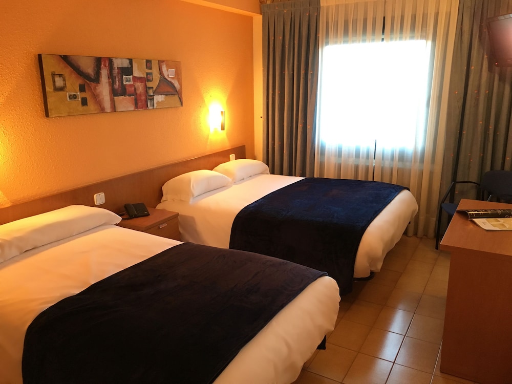 غرفة ثلاثية بسرير مزدوج وسرير فردي، Hotel Casado 2/3