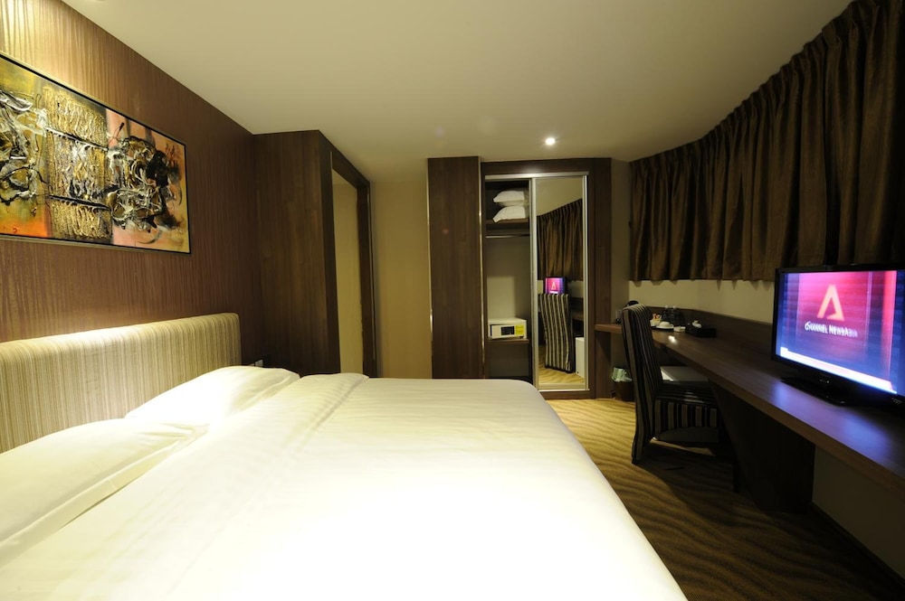 The Imperial Hotel 8/34