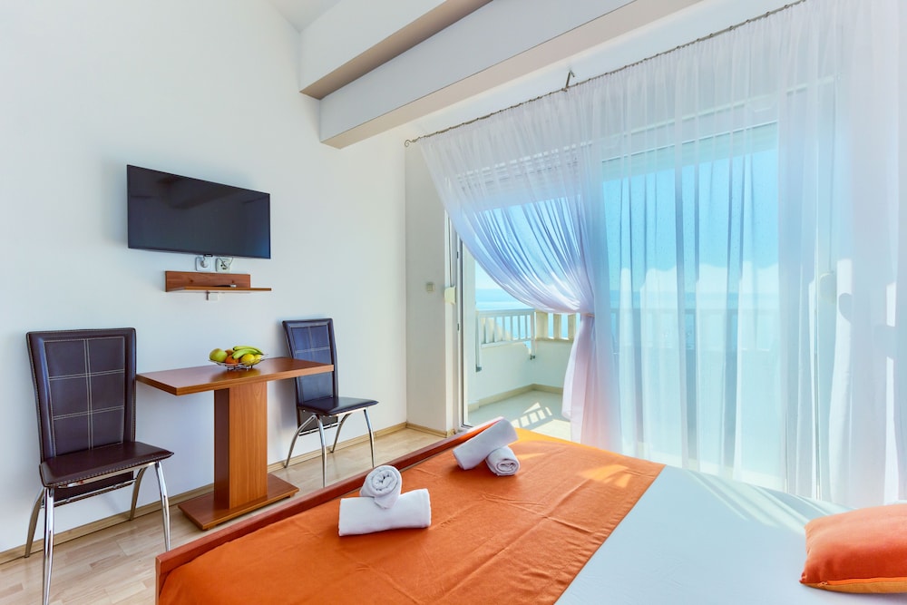 Stipe Aparthotel 57/81